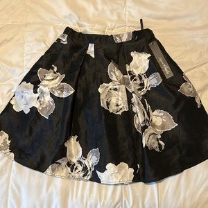 cute floral skirt never worn